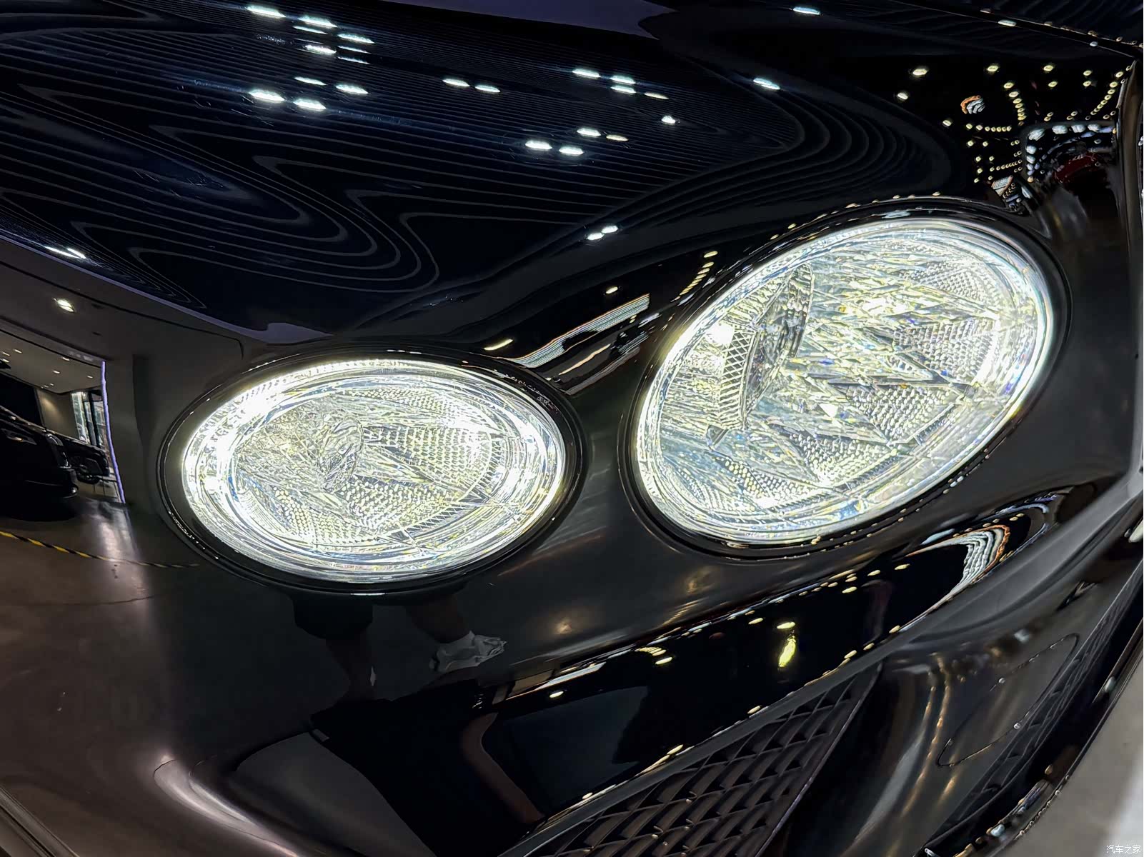 Bentley Bentayga, 2022 все фото