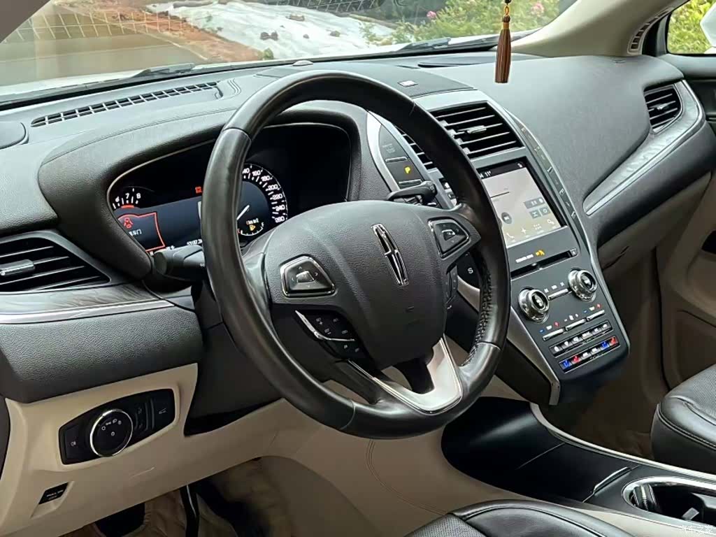 Lincoln MKC, 2017 8