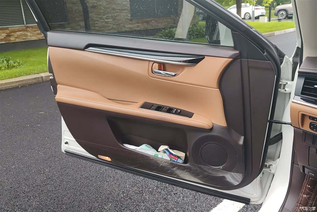 Lexus ES, 2017 7