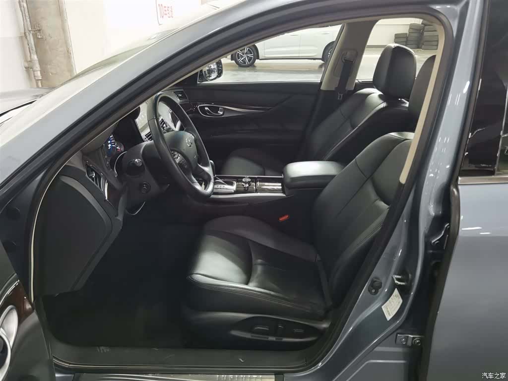 Infiniti Q70, 2019 10
