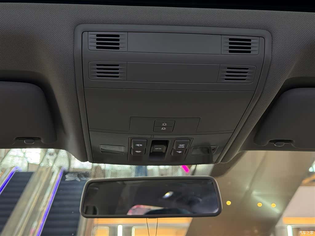 Volkswagen Sagitar, 2025 30