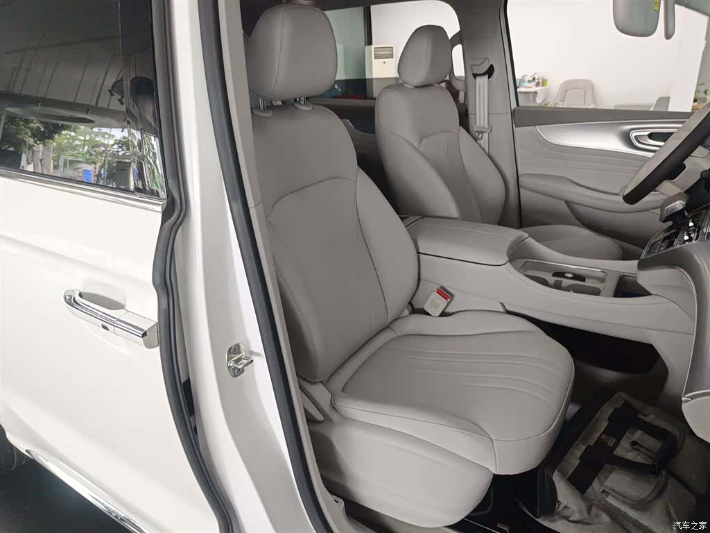 Roewe iMAX8, 2025 25