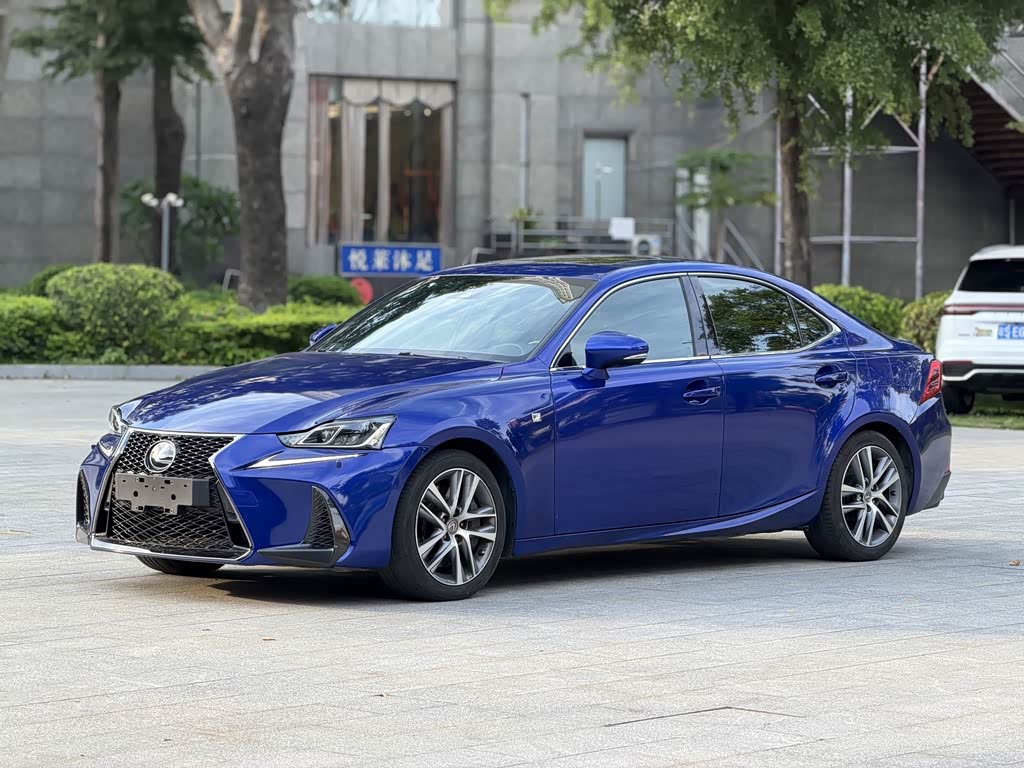 Lexus IS