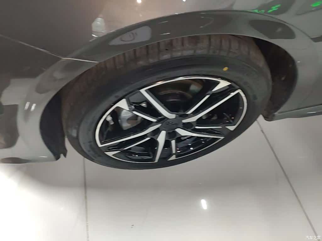 Geely Binray, 2023 23