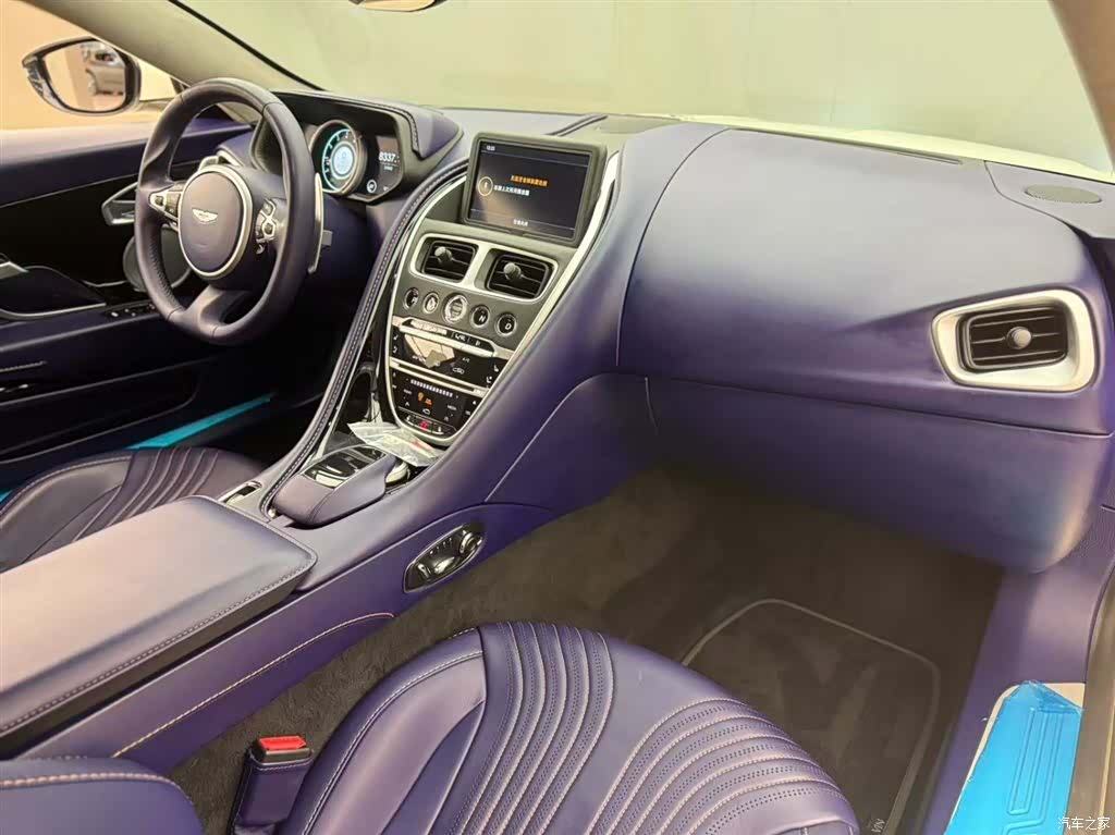 Aston Martin DB11, 2019 10