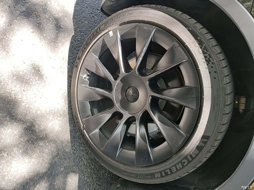 Tesla Model Y, 2022 23
