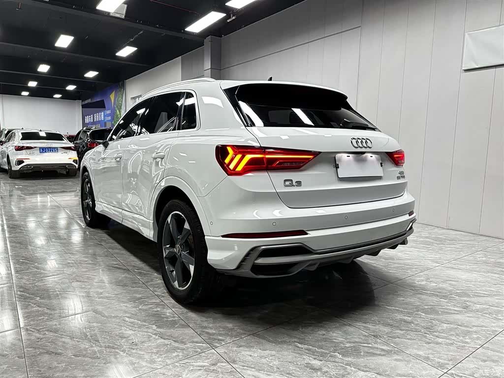 Audi Q3, 2023 4