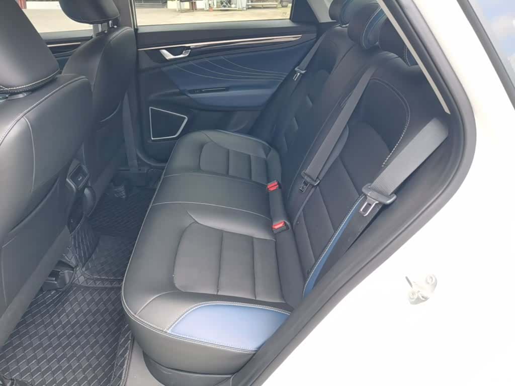 Geely Emgrand, 2021 17