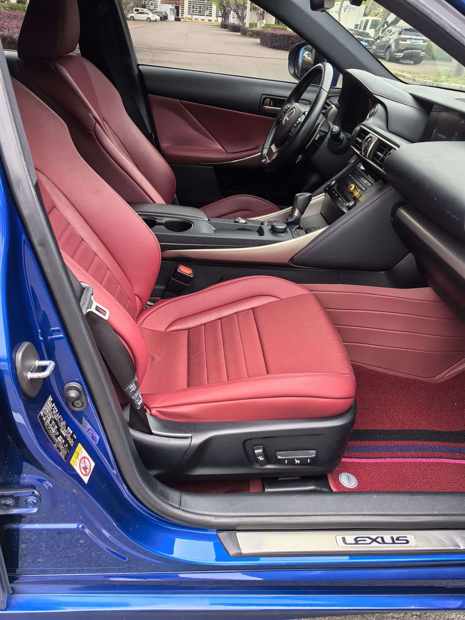Lexus IS, 2019 8