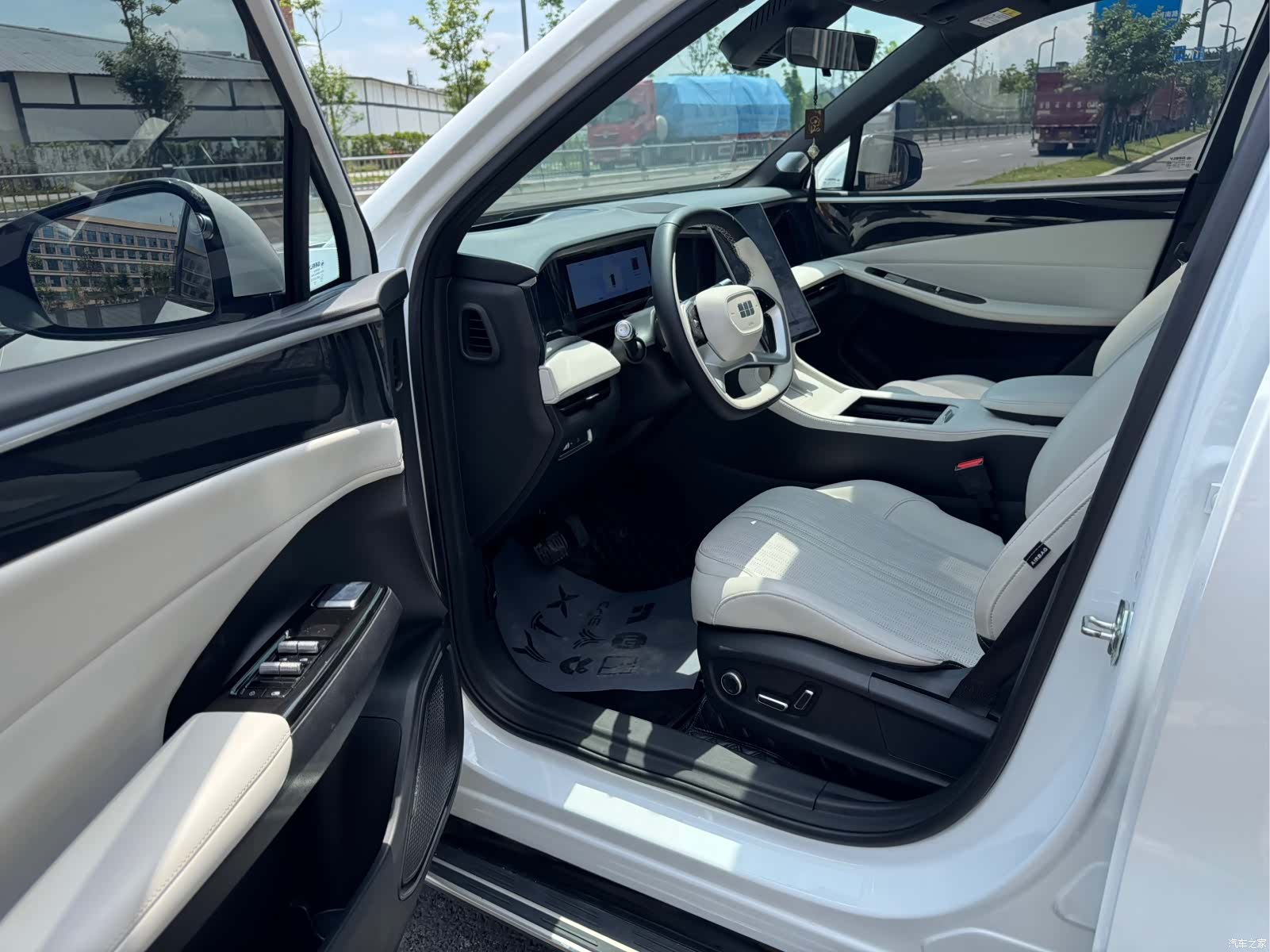 Geely Galaxy L7, 2024 15