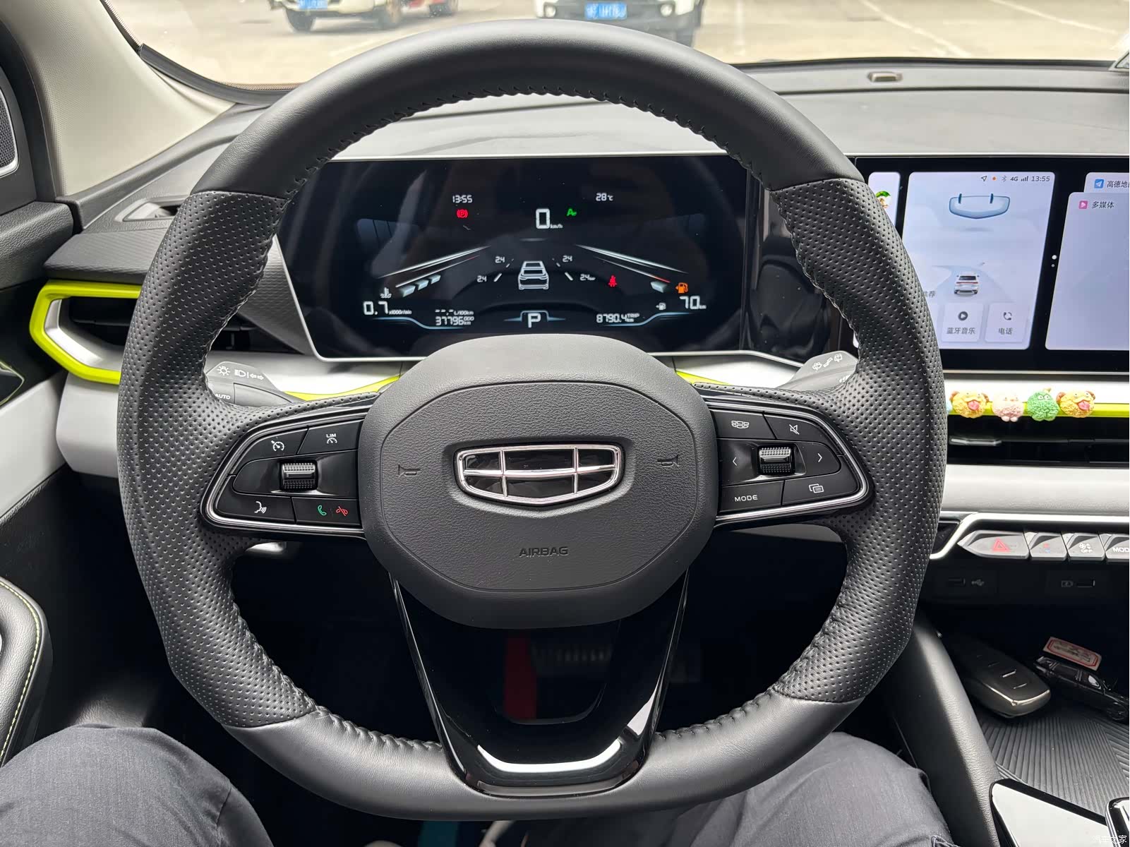 Geely Coolray, 2022 11