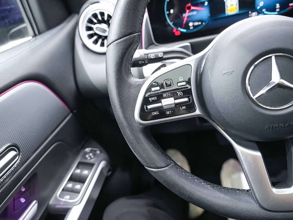 Mercedes-Benz GLB Mercedes-Benz GLB