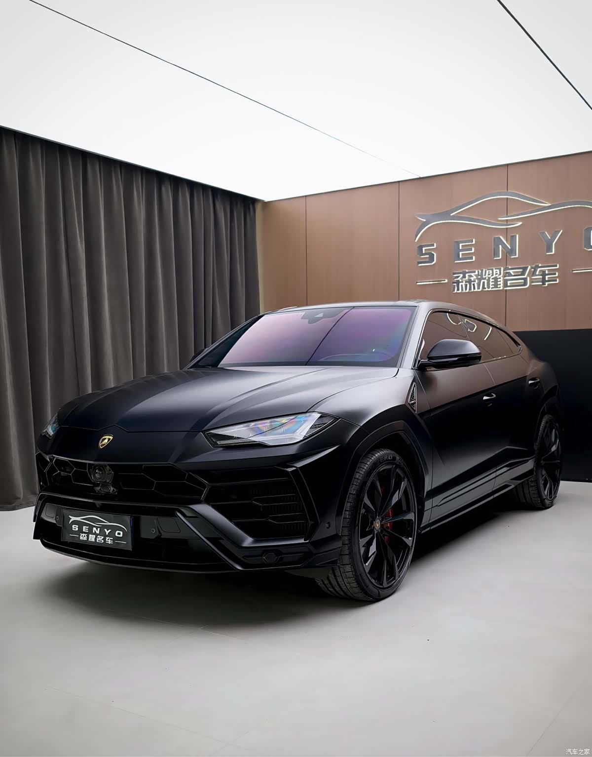 Lamborghini Urus, 2022 1