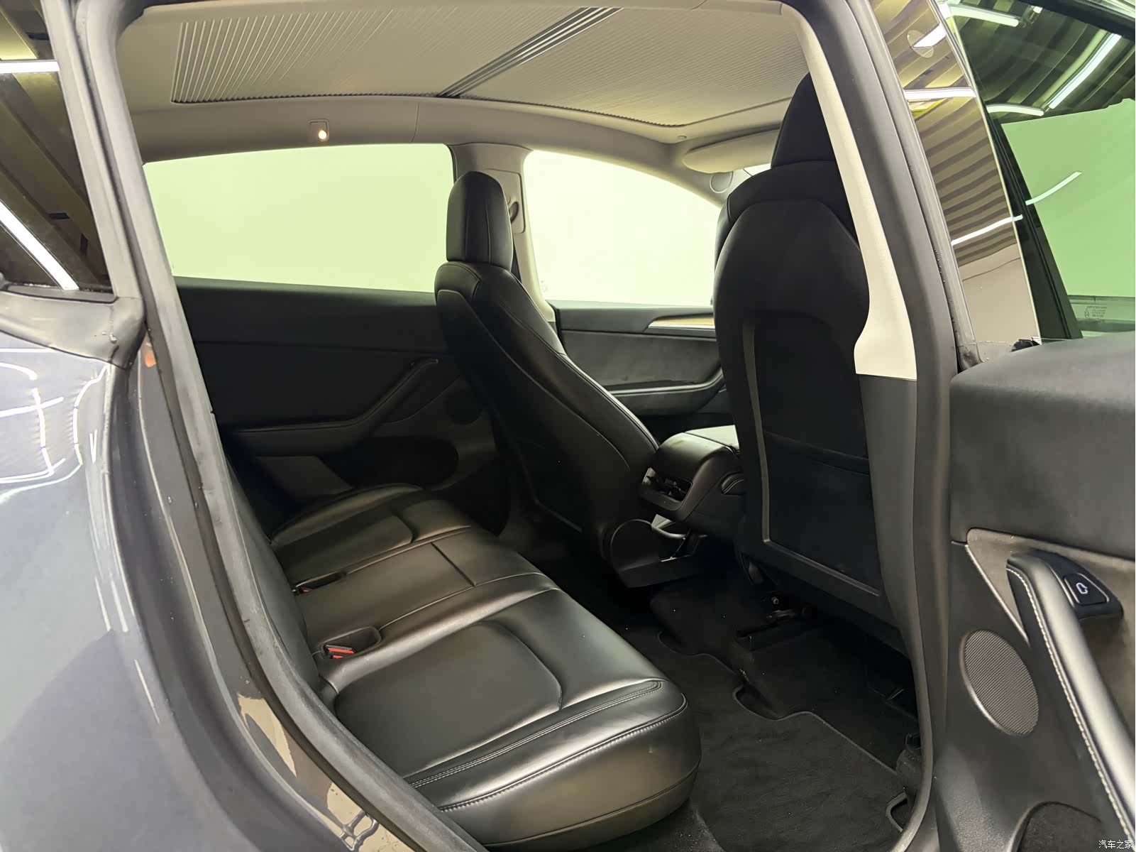 Tesla Model Y, 2021 все фото