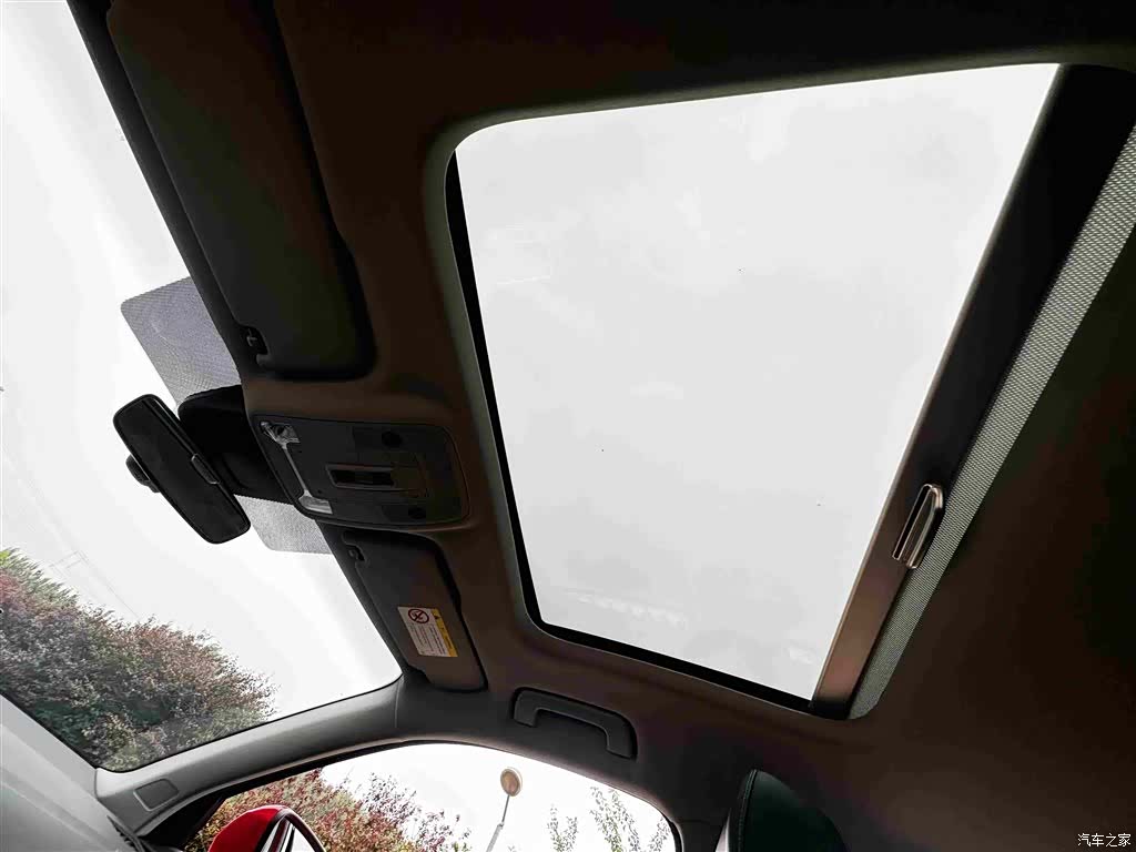 Audi Q2L, 2023 9