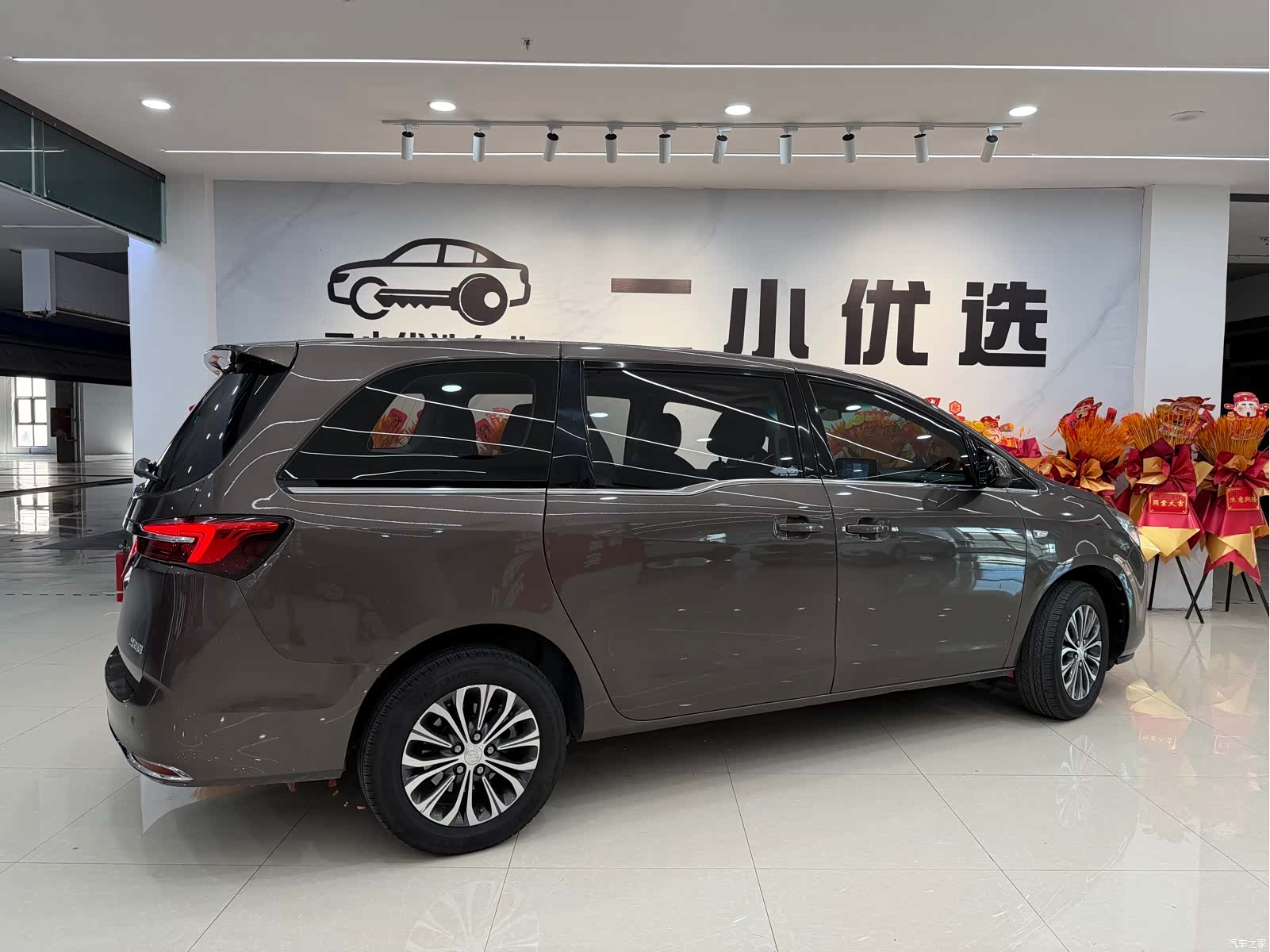 Buick GL8, 2021 все фото