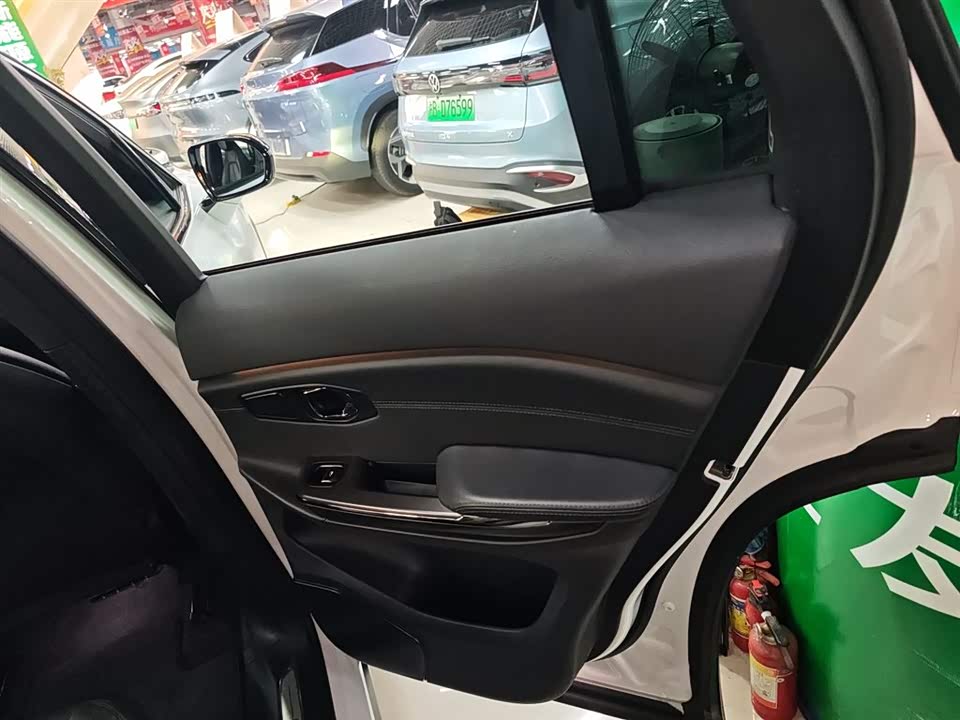 NIO ES6