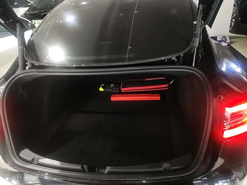 Tesla Model 3, 2023 19