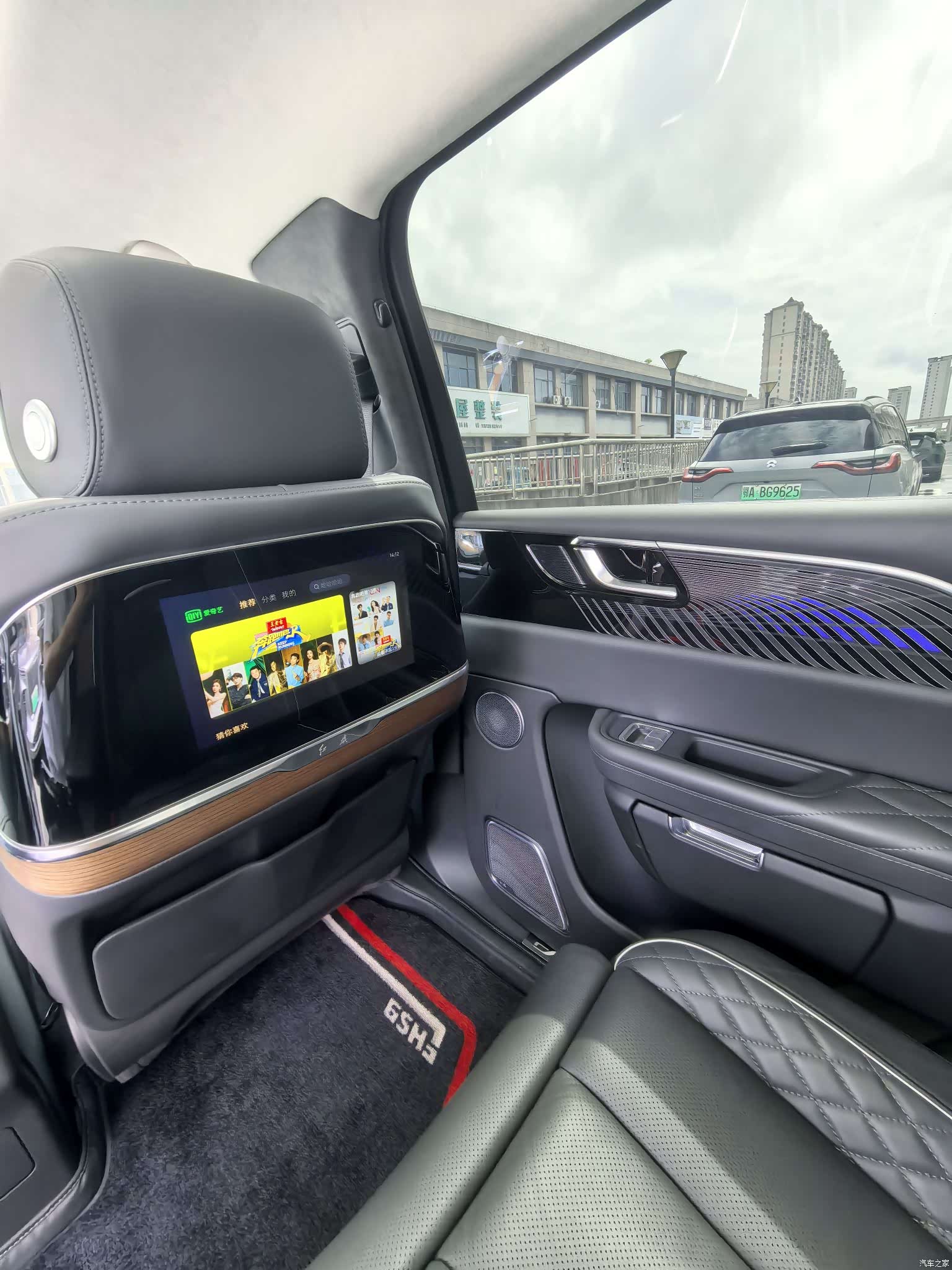 Hongqi E-HS9, 2022 12