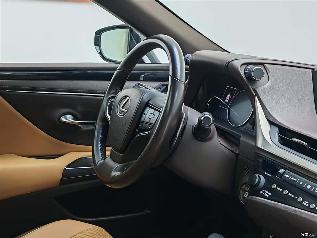 Lexus ES, 2020 22