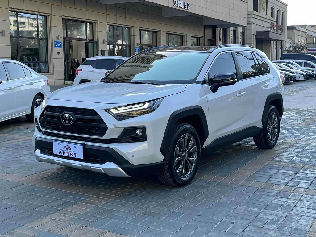 Toyota RAV4 2024 2.0L CVT Plus