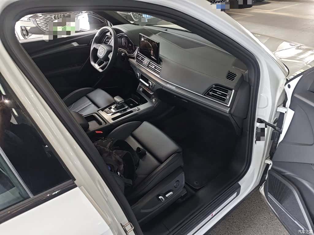 Audi Q5L, 2025 11