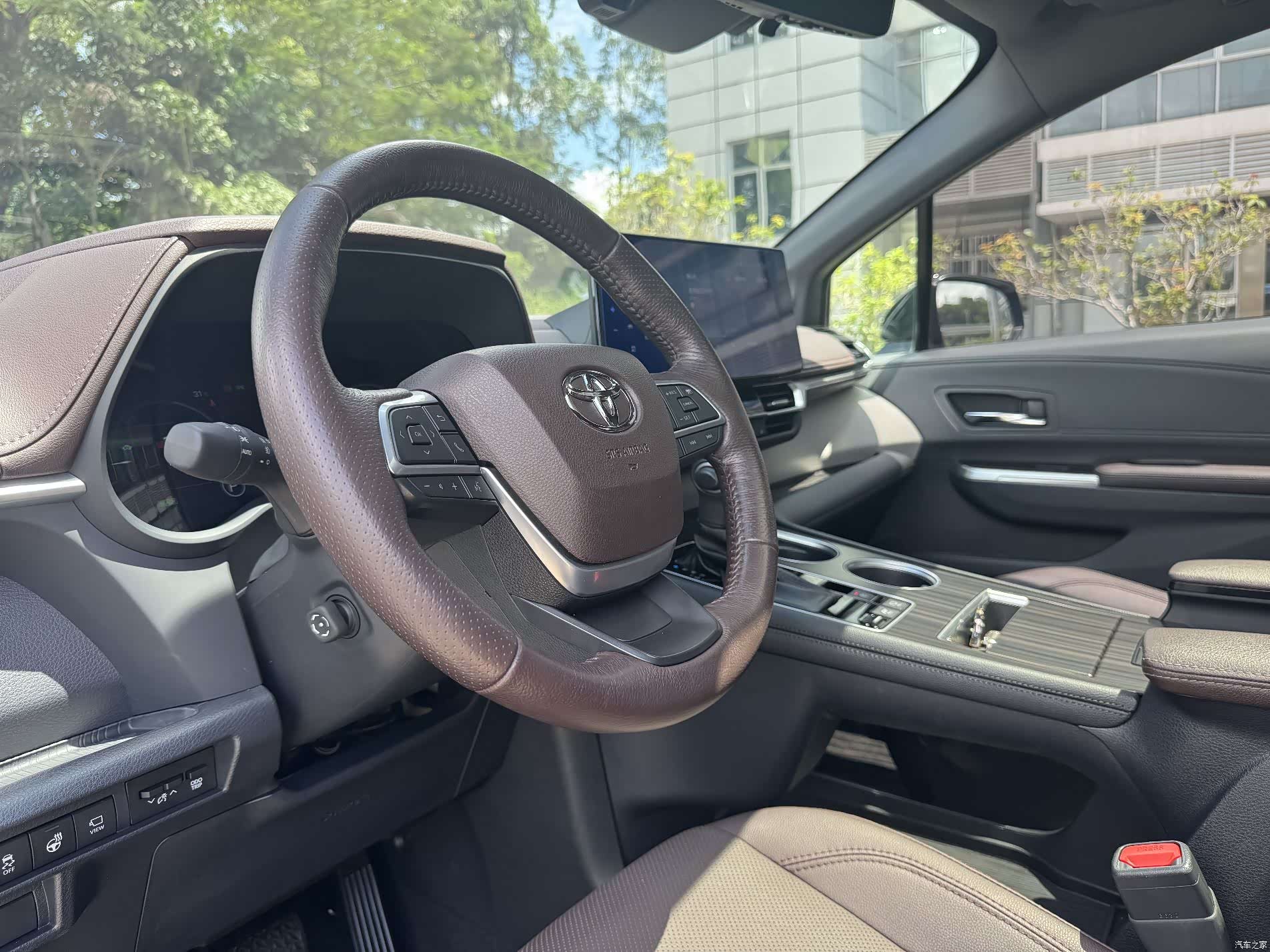 Toyota Granvia, 2023 все фото