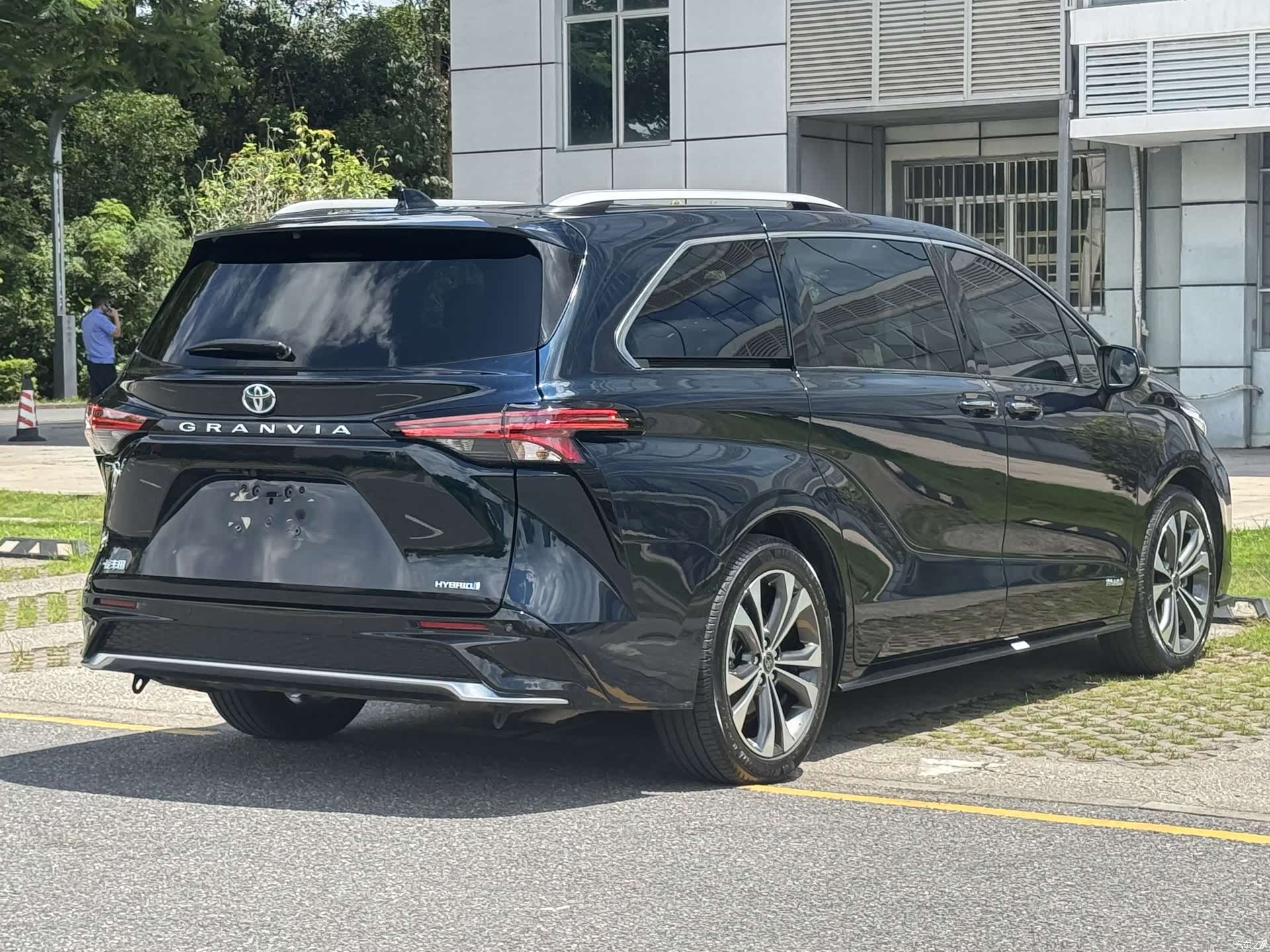 Toyota Granvia, 2023 21