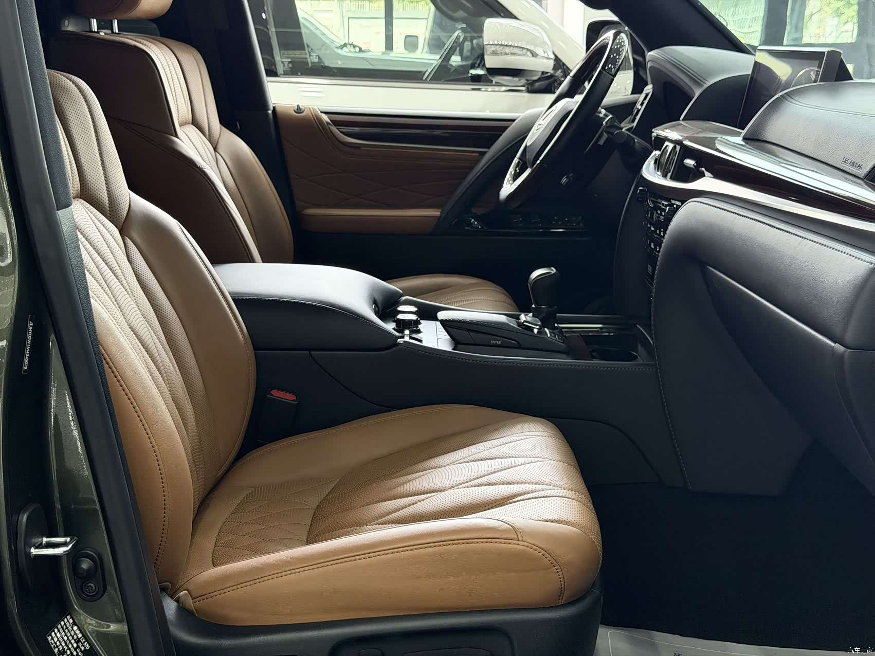 Lexus LX, 2023 11