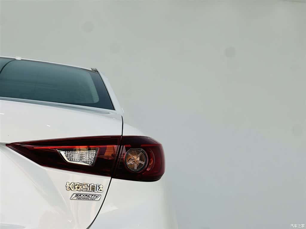 Mazda Mazda3, 2015 11