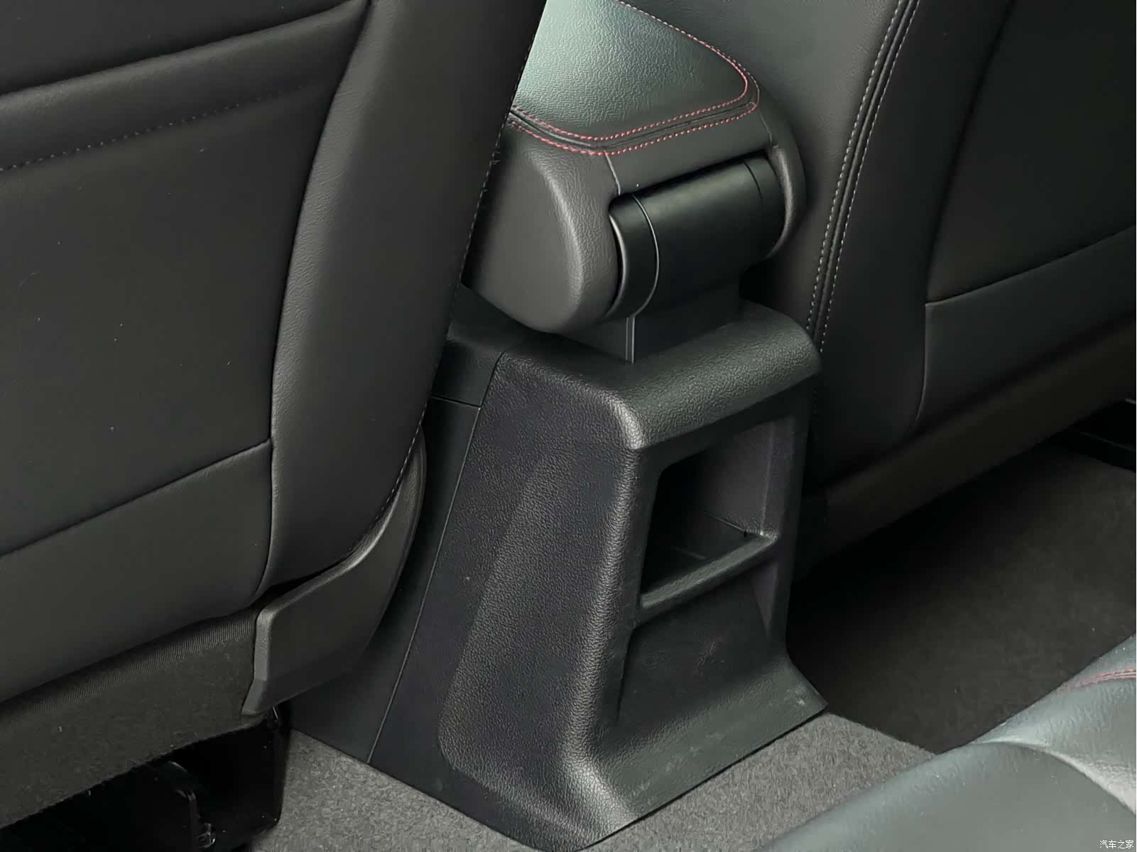 Audi Q2L, 2022 13
