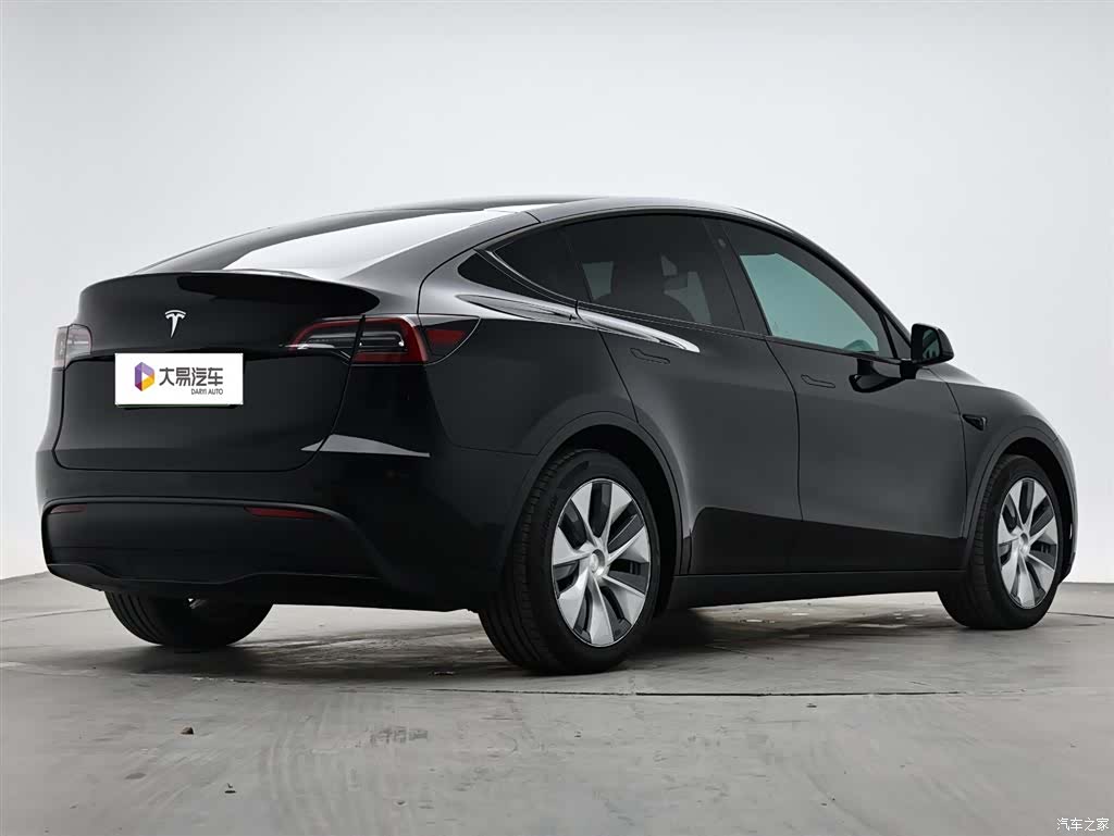Tesla Model Y, 2021 3