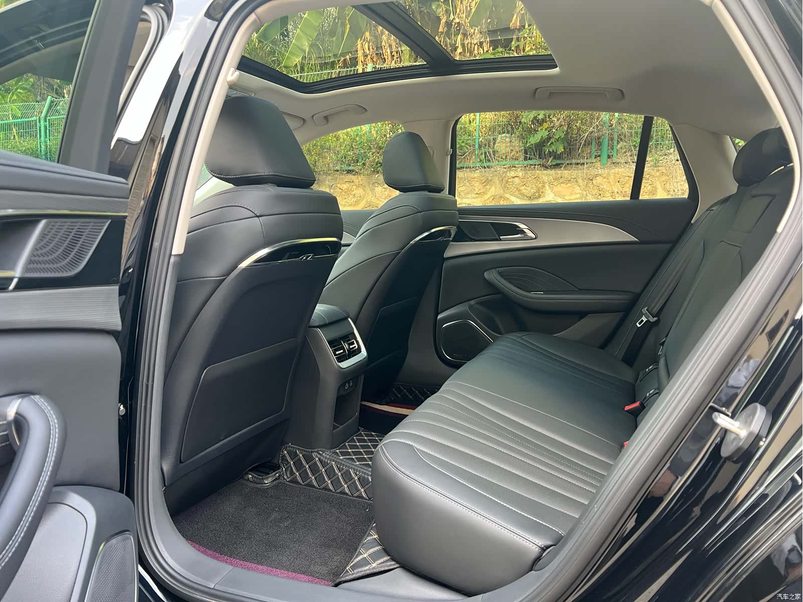 Hongqi H5, 2024 6