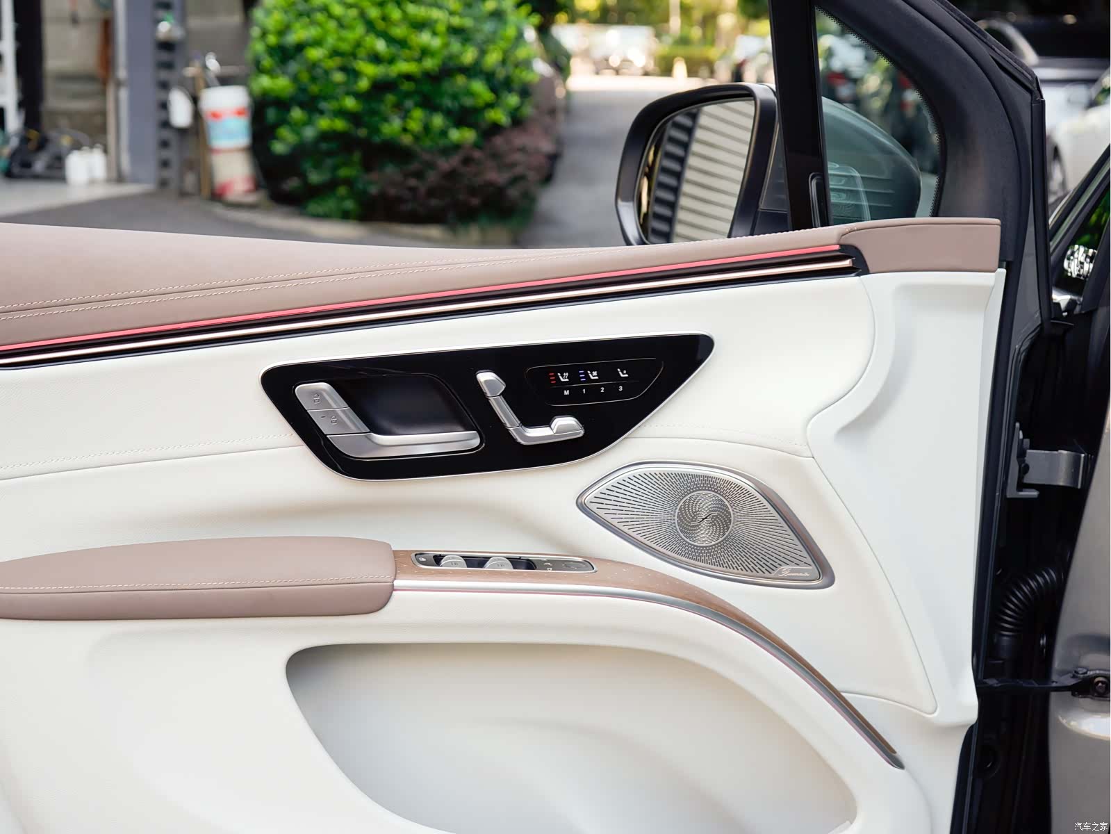 Mercedes-Benz EQS, 2023 16