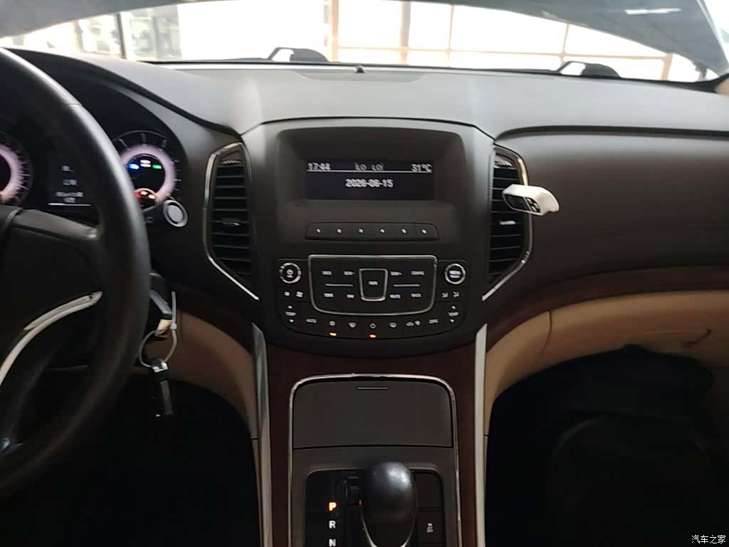 Roewe 950, 2015 13