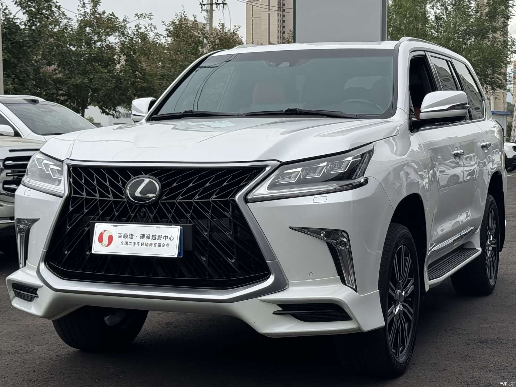 Lexus LX, 2020 1
