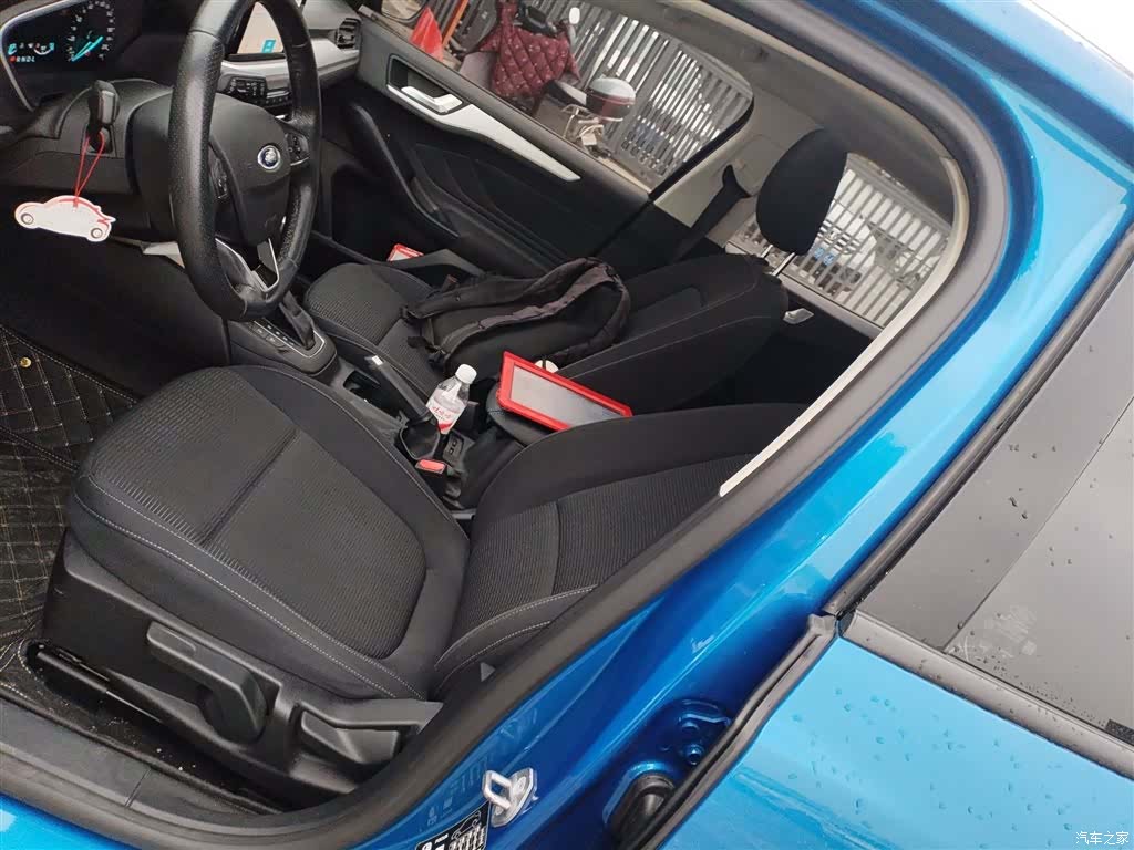 Ford Focus, 2019 11