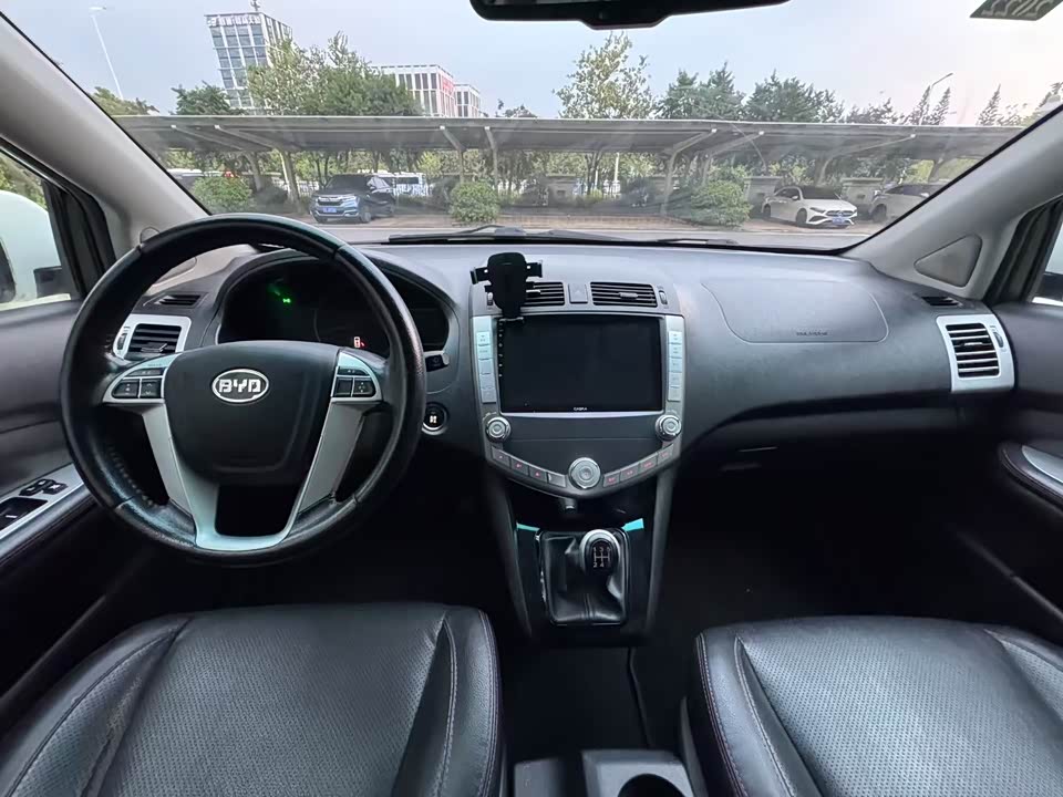 BYD S6