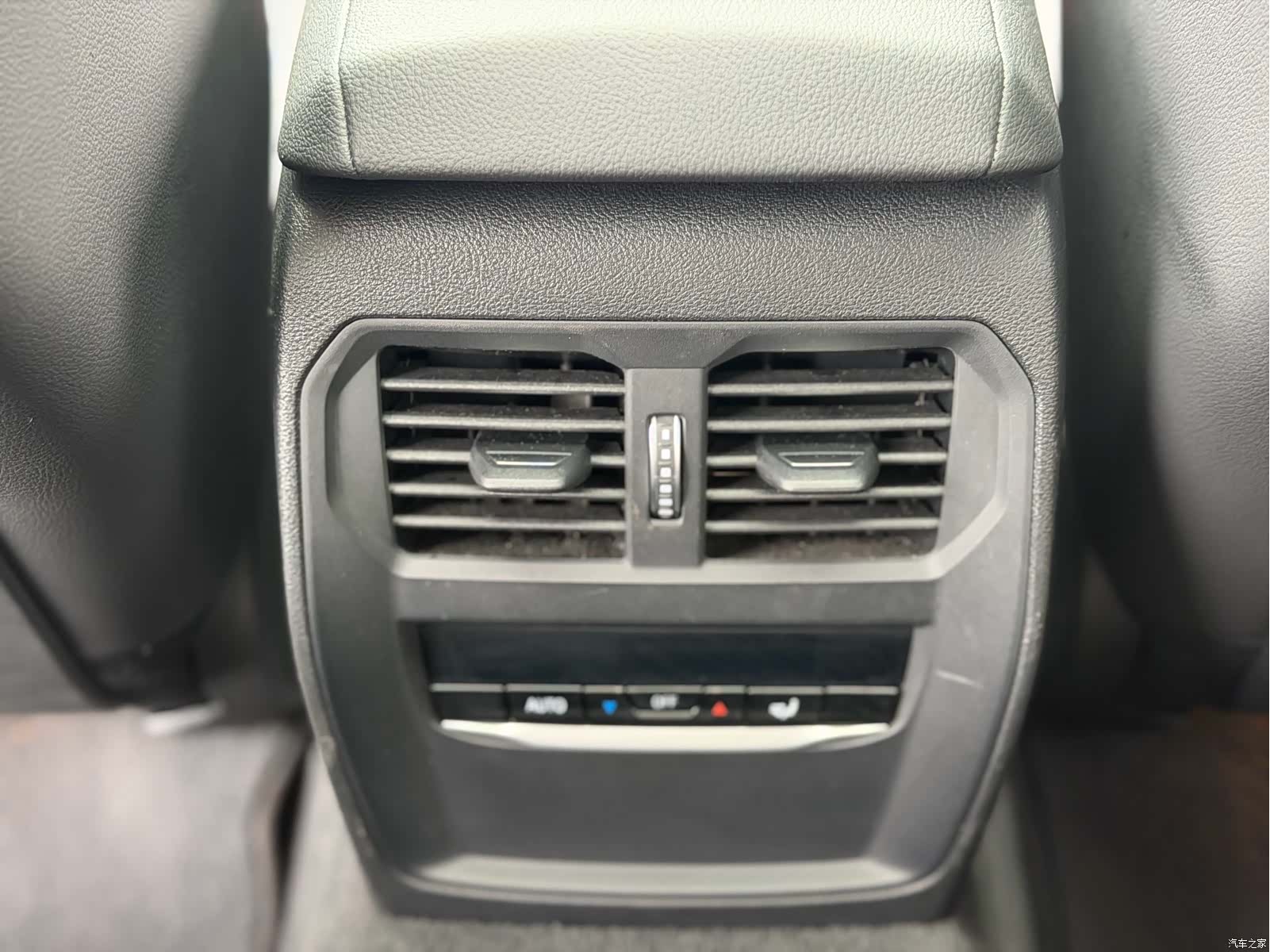 BMW i4, 2022 14