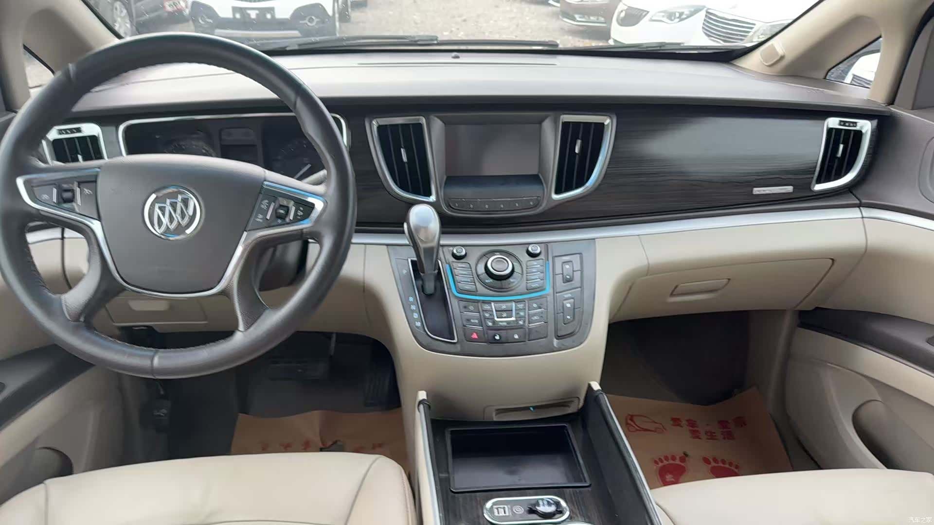 Buick GL8, 2011 4