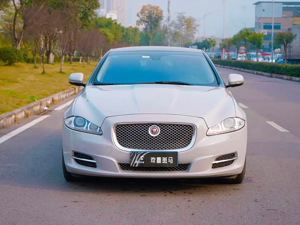 Jaguar XJ