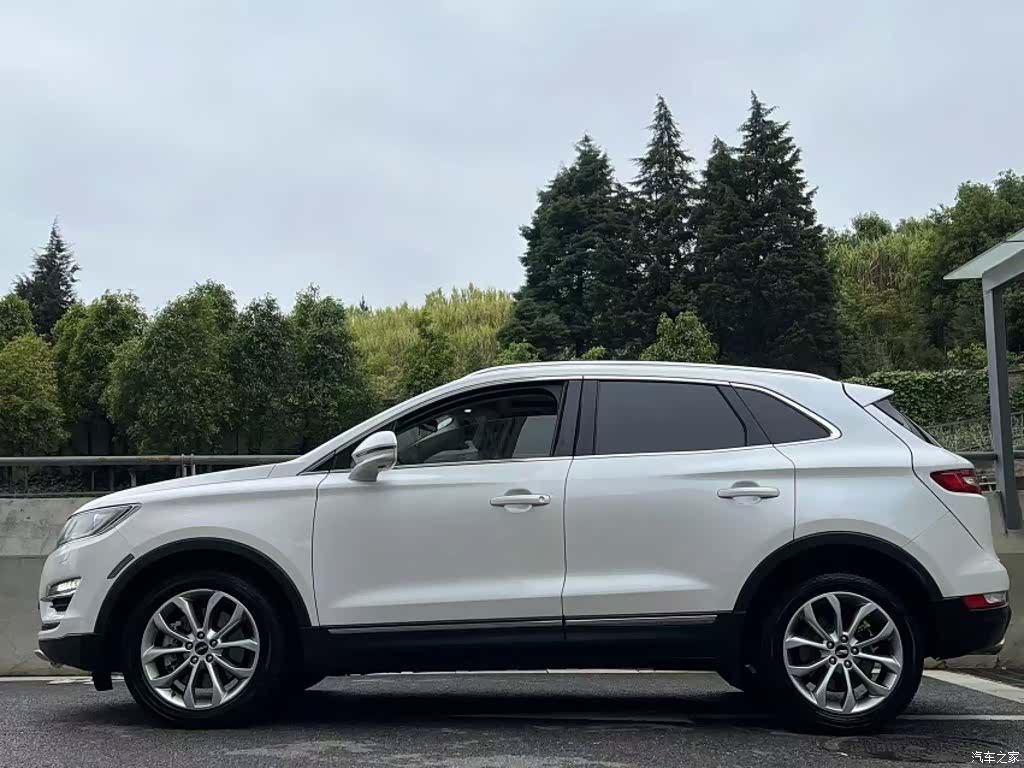 Lincoln MKC, 2017 16