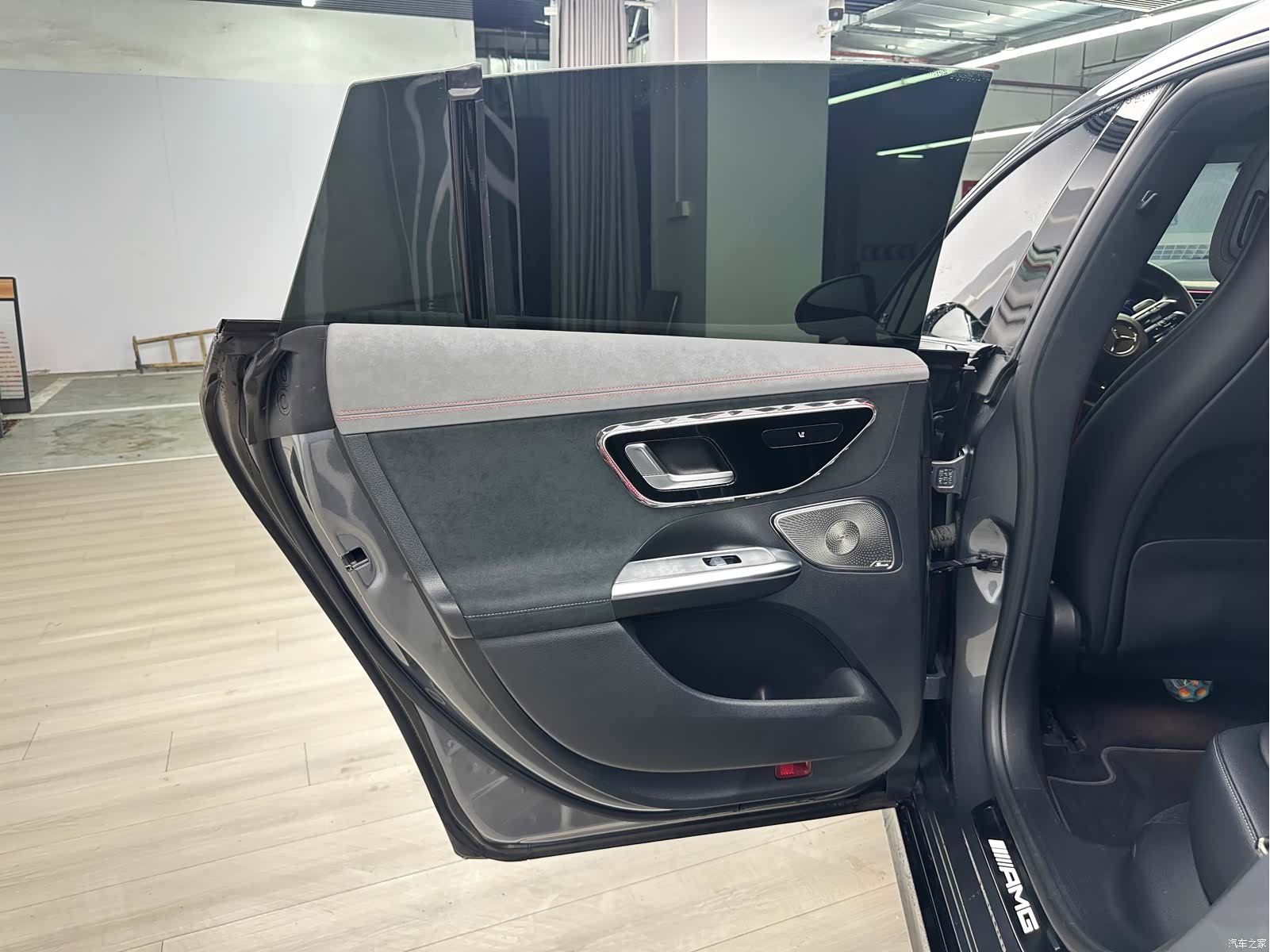 Mercedes-Benz EQE, 2023 11