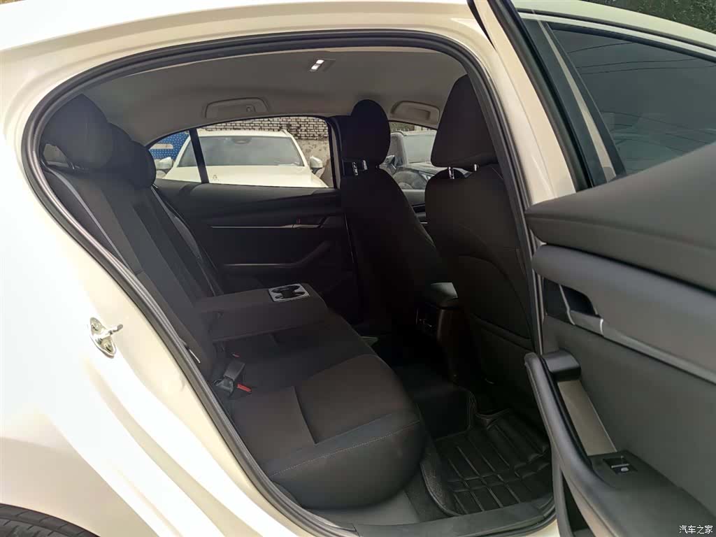 Mazda Mazda3, 2022 11
