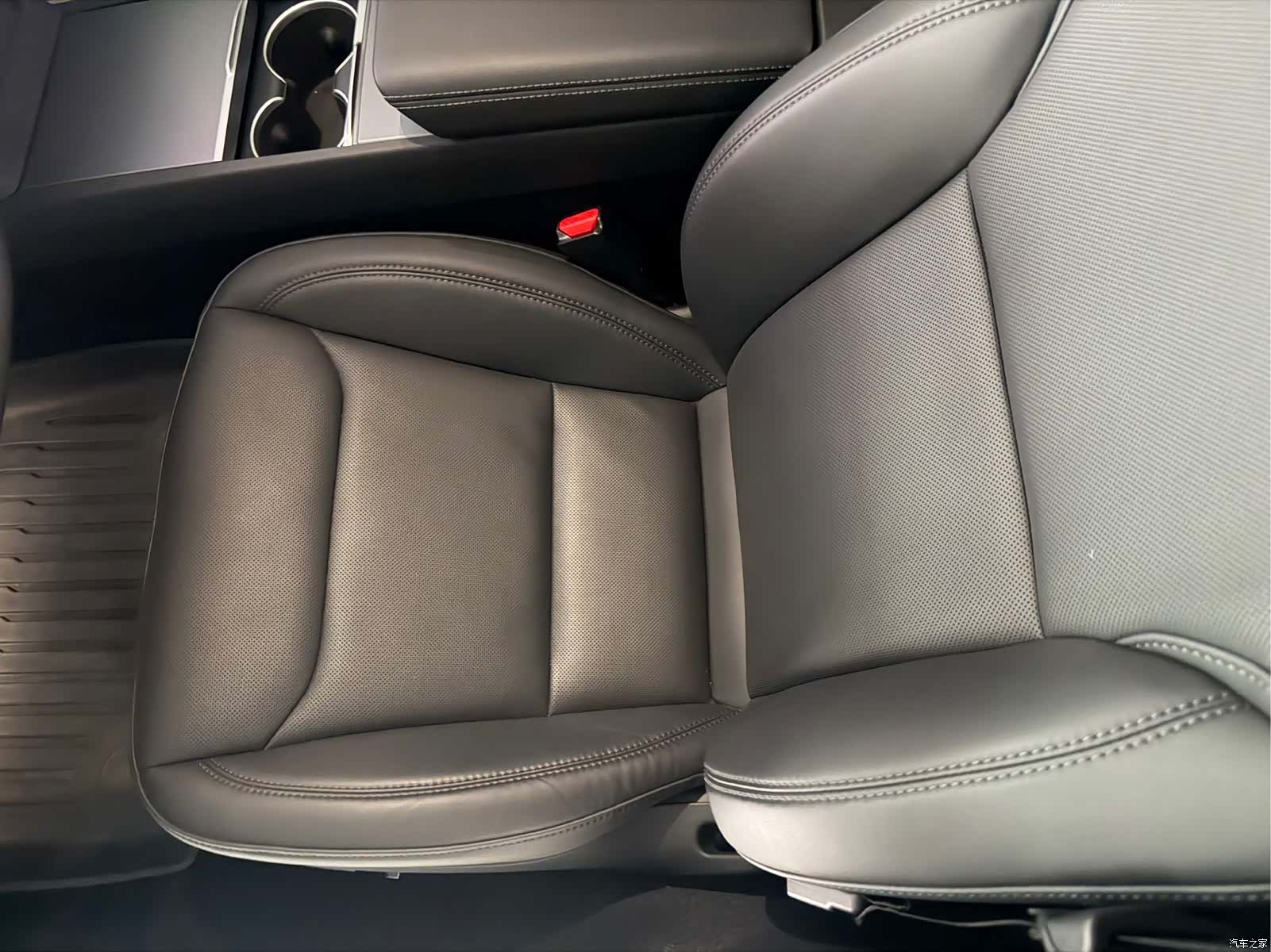Tesla Model 3, 2025 19