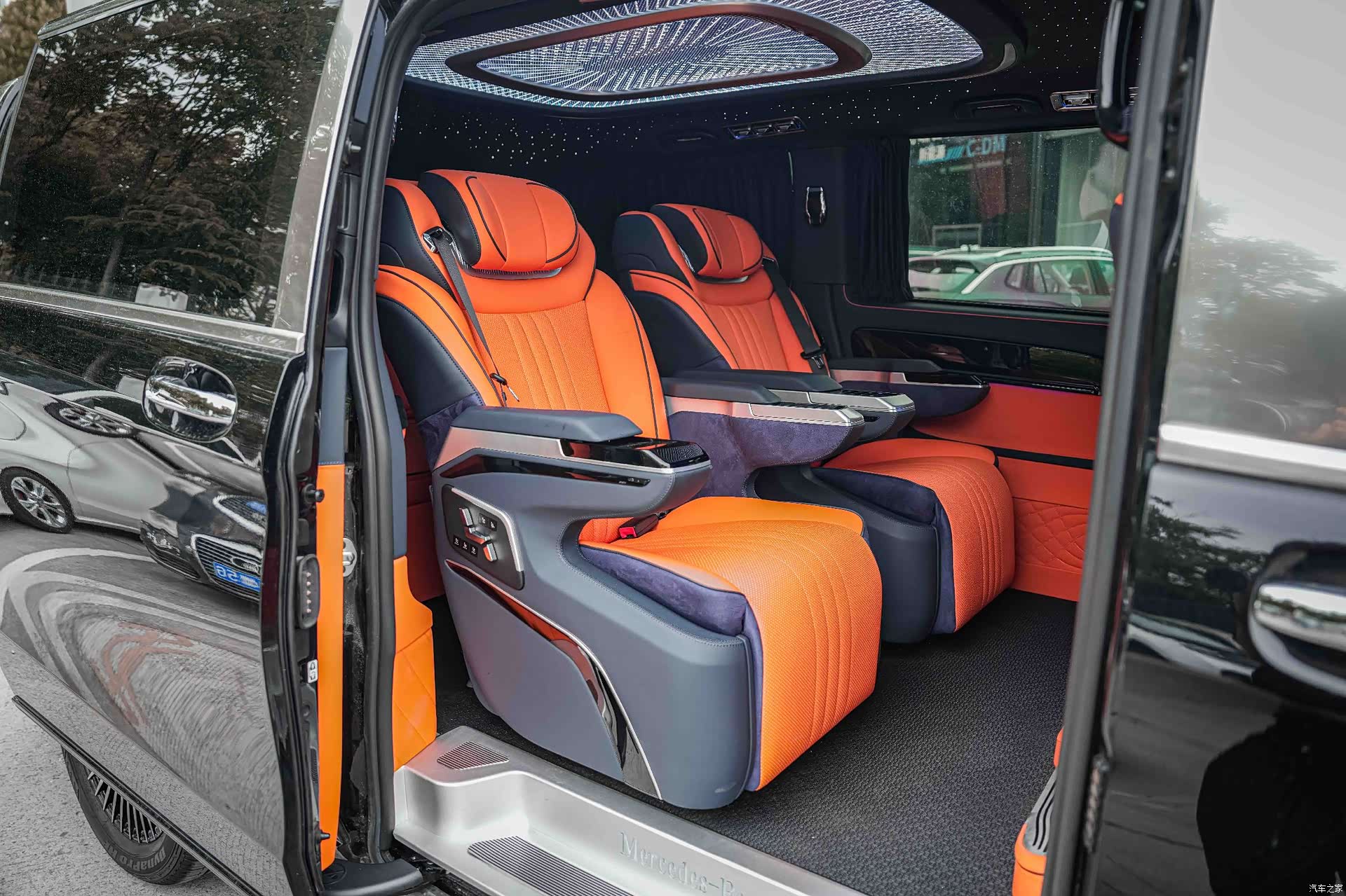 Mercedes-Benz 7, 2022 все фото