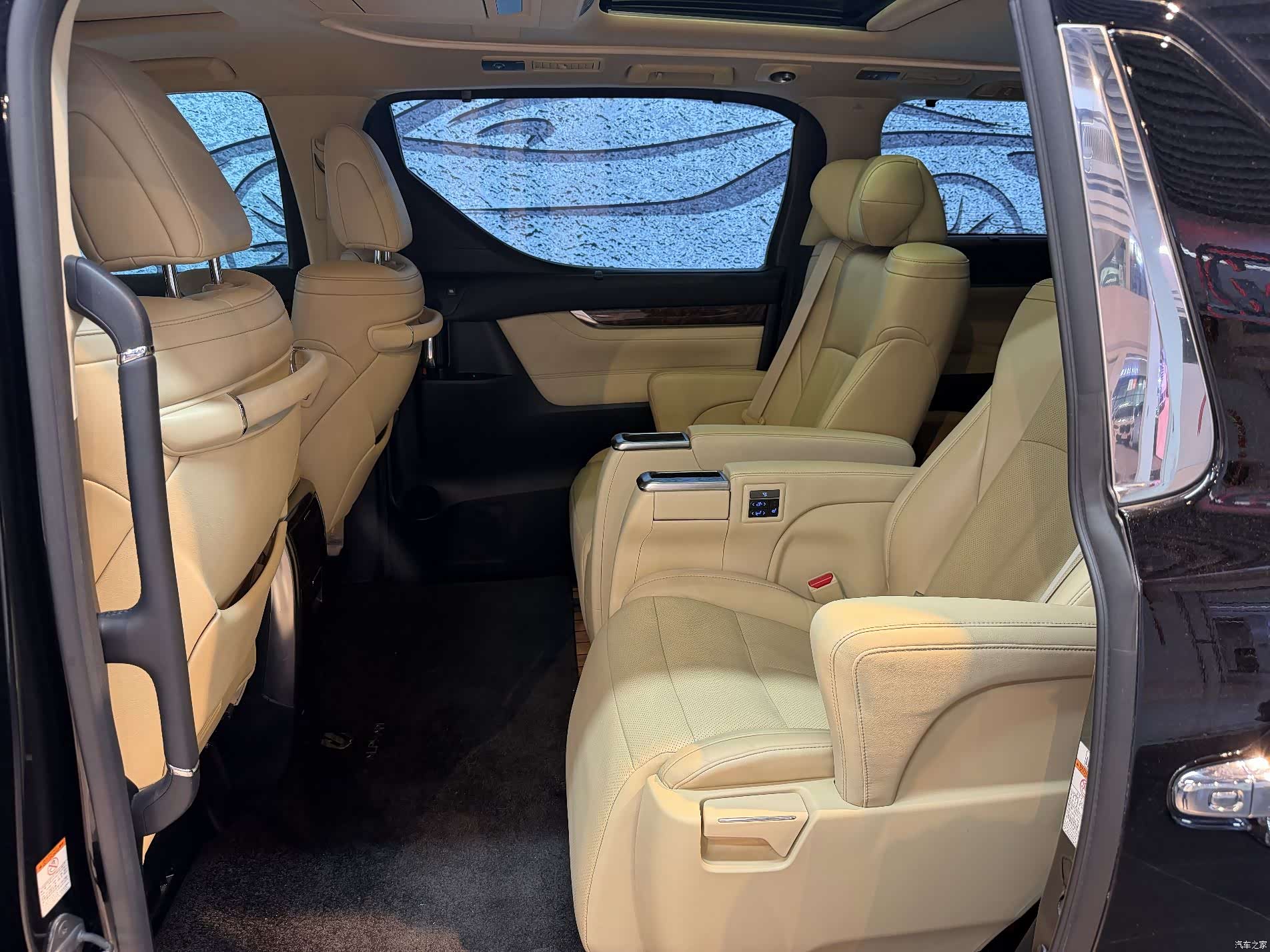 Toyota Alphard, 2019 7