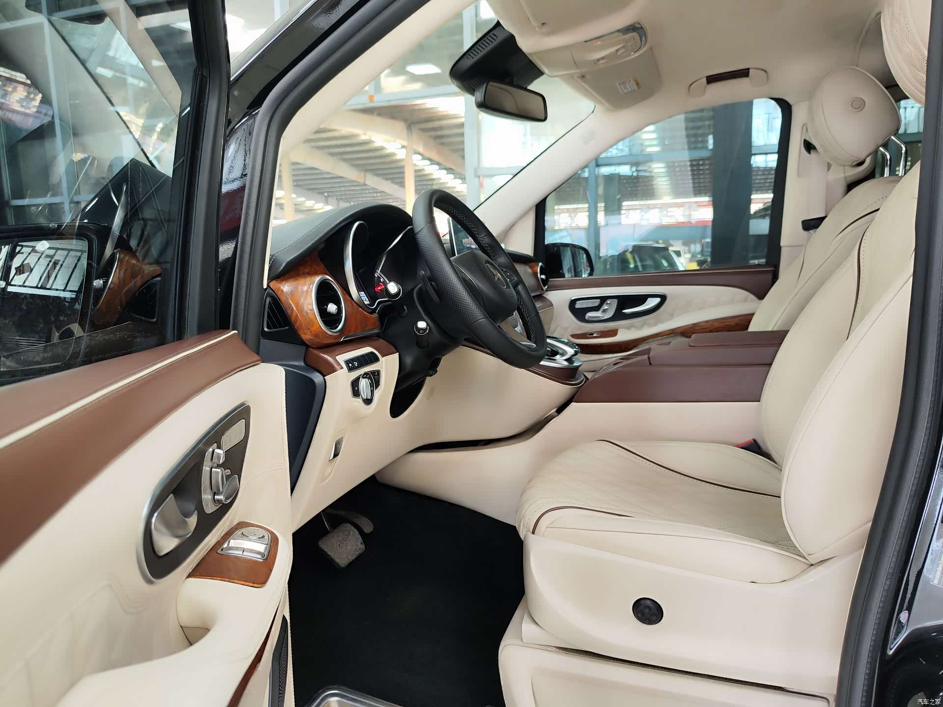 Mercedes-Benz V-Class, 2020 4