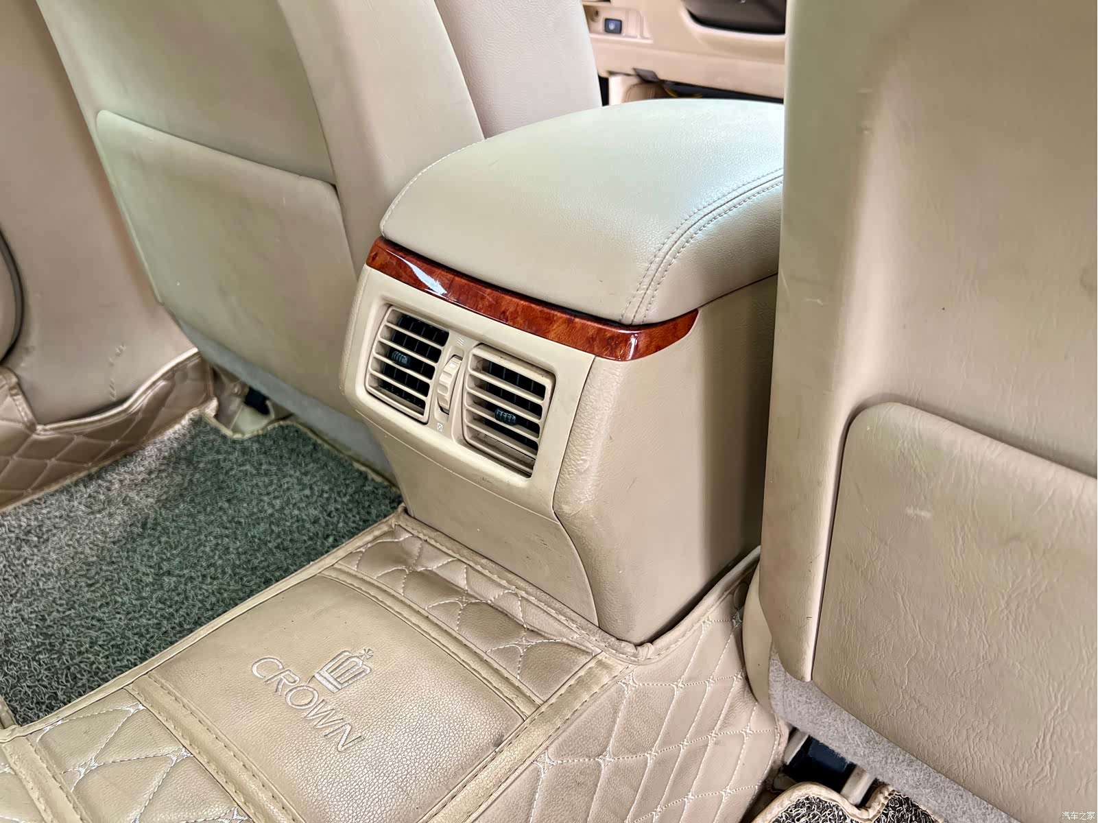 Toyota Crown, 2009 19