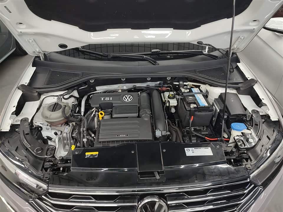 Volkswagen T-ROC exploring Songs